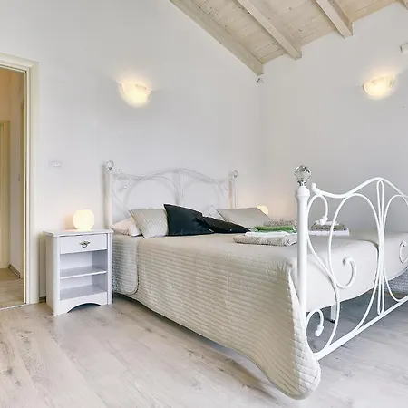 Holiday home Family Friendly House With A Parking Space - 22733 Pula