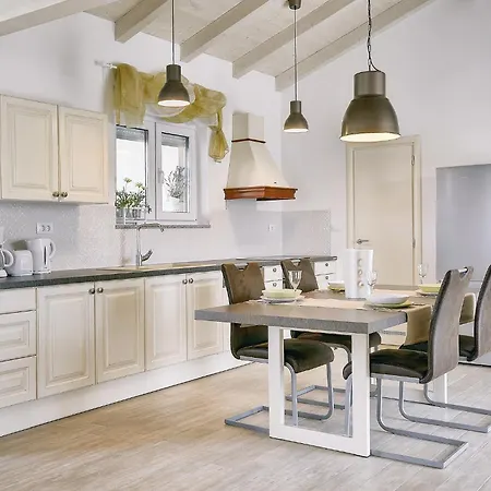 Family Friendly House With A Parking Space - 22733 Holiday home