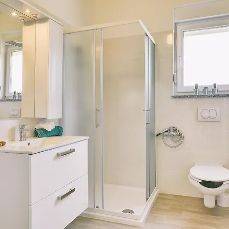 Holiday home Family Friendly House With A Parking Space - 22733