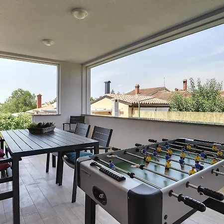 Family Friendly House With A Parking Space - 22733 Holiday home *