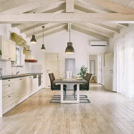Family Friendly House With A Parking Space - 22733 Pula