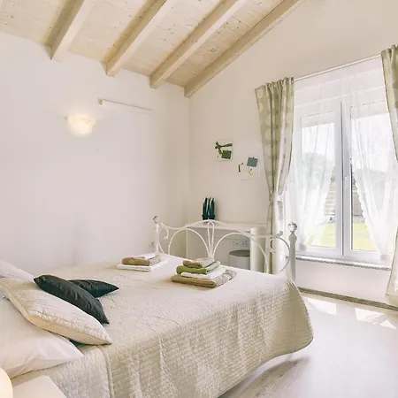 Family Friendly House With A Parking Space - 22733 Holiday home *